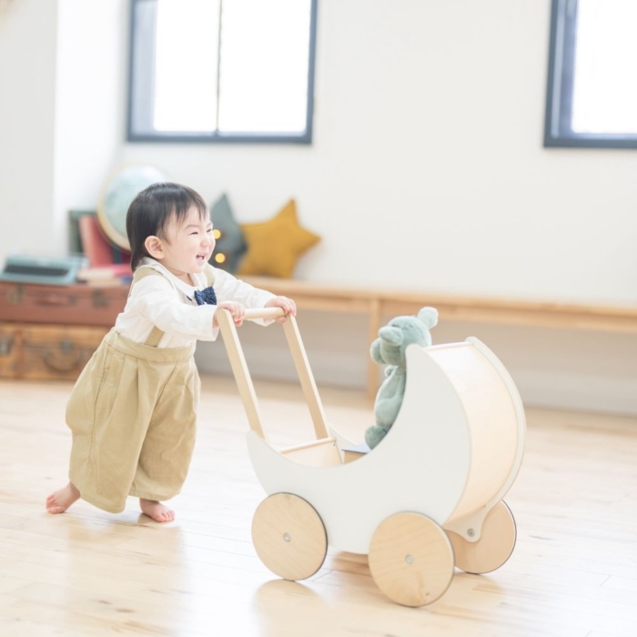 大阪のキッズフォト|手押し車と1歳の成長記録